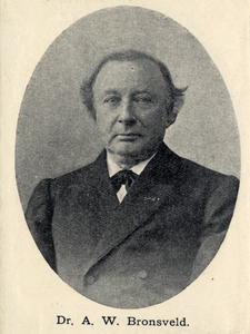 104228 Portret van dr. Andries Willem Bronsveld, geboren Harderwijk 1839, Hervormd predikant te Utrecht (1880 - ?), ...